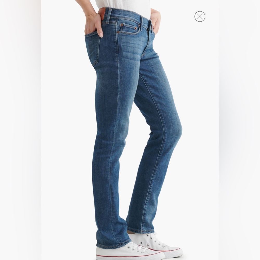 Lucky Brand Sweet Straight Jeans in Faded Blue Wash